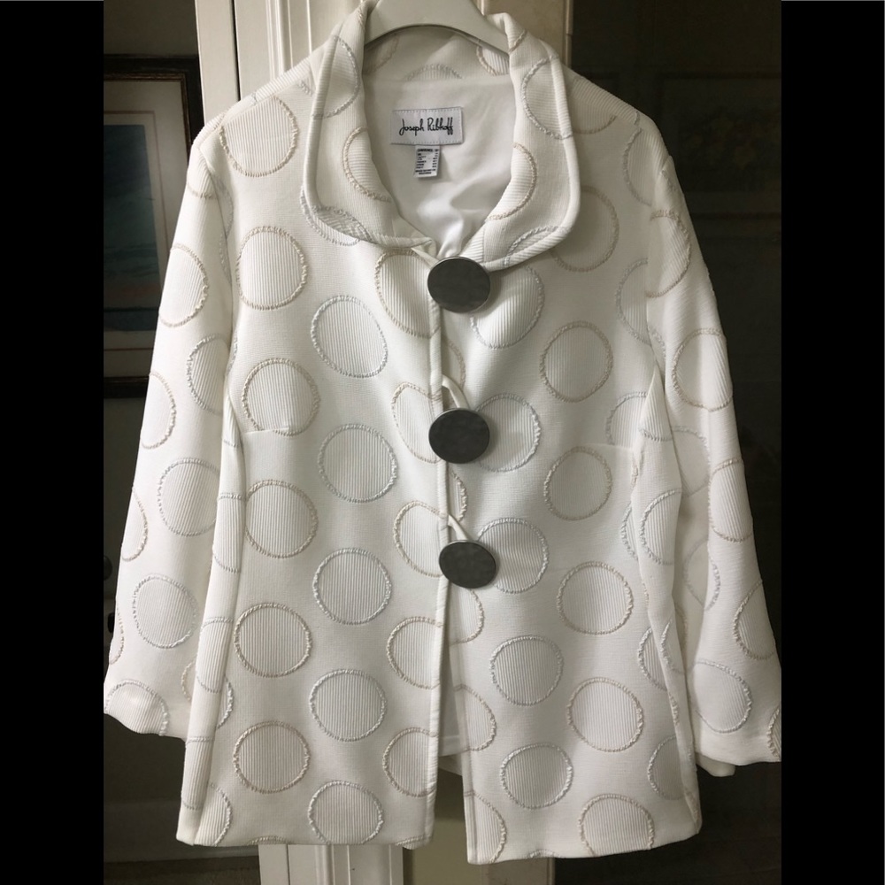 Josef Ribkoff jacket white with fancy button
